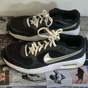 Nike kids sneaker great deal